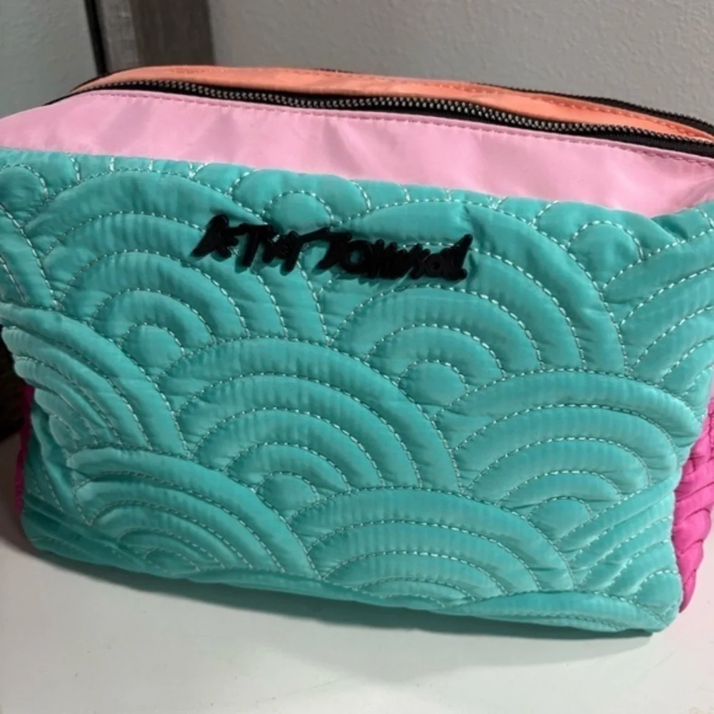 Betsey johnson weekender double zip make-up/toiletries bag